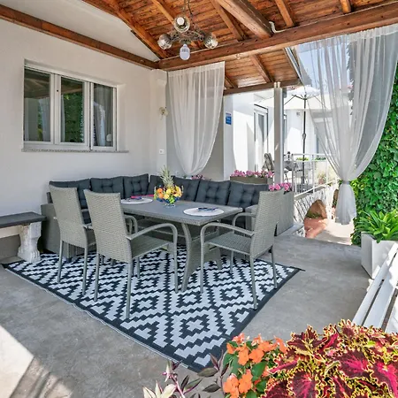 Nika By Interhome * Ičići